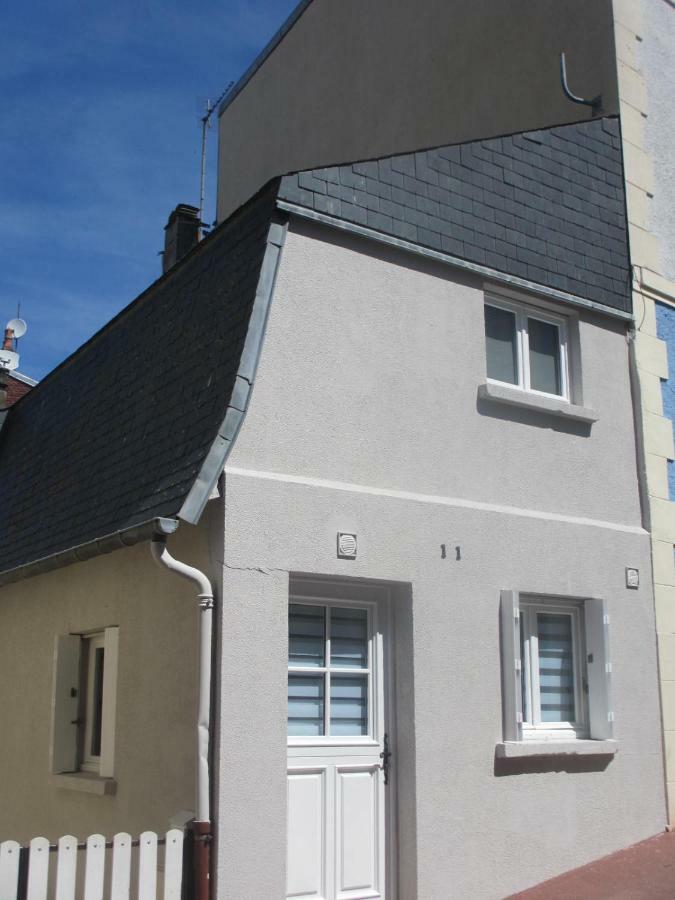 Вилла A 30 M Du Coeur De La Rue Des Bains Трувиль-сюр-Мер Экстерьер фото
